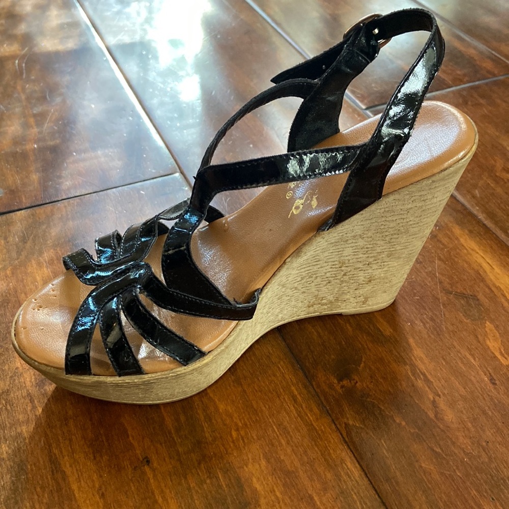 Callisto of California black patent leather wedges Women 6 1/2